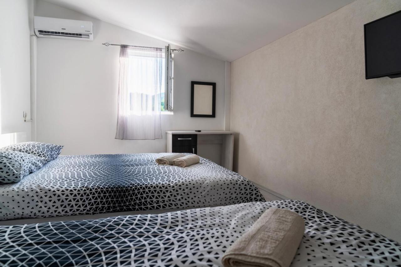 Complex Praga Hotel Gorno Lakocerej Ngoại thất bức ảnh