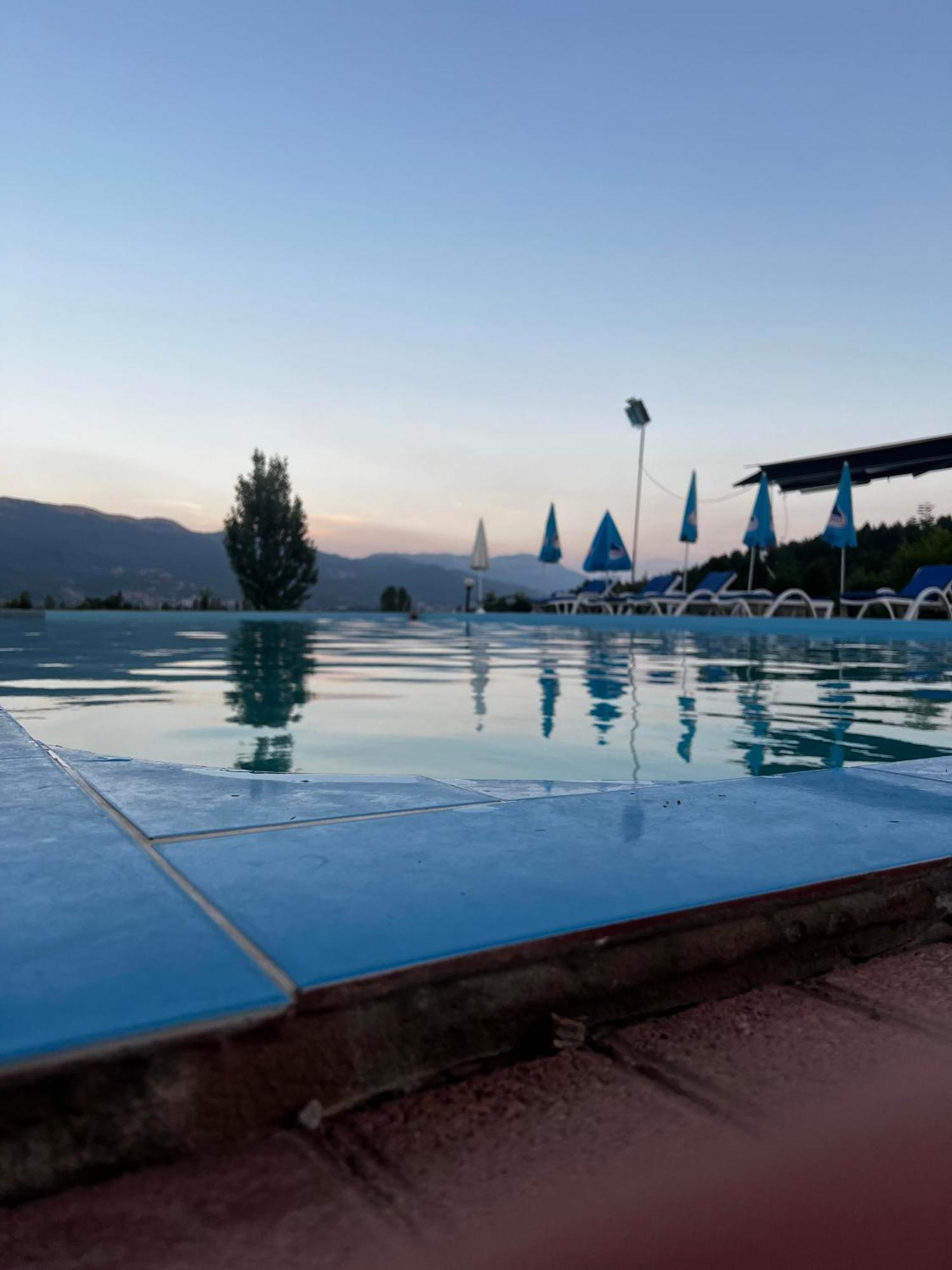Complex Praga Hotel Gorno Lakocerej Ngoại thất bức ảnh