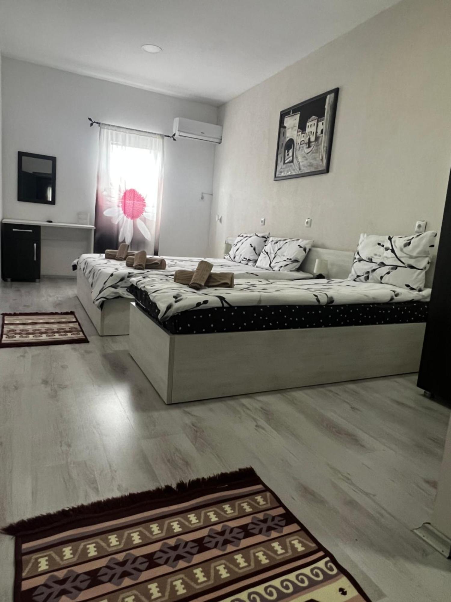 Complex Praga Hotel Gorno Lakocerej Ngoại thất bức ảnh